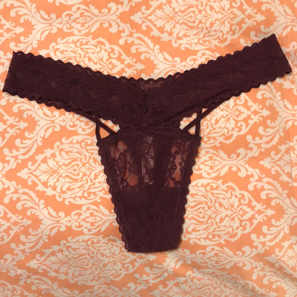 Bundle of 4 VS thongs